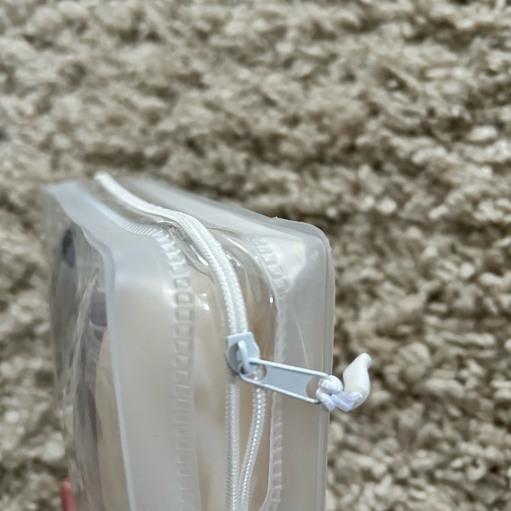 Elle Travel Silicone Bottles Set - Picture 4 of 4